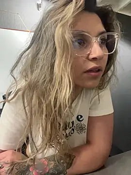 Isabella_Varella live sex cam