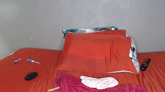 Lunalee's cam snapshot