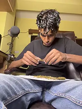 RavenKisses live sex cam