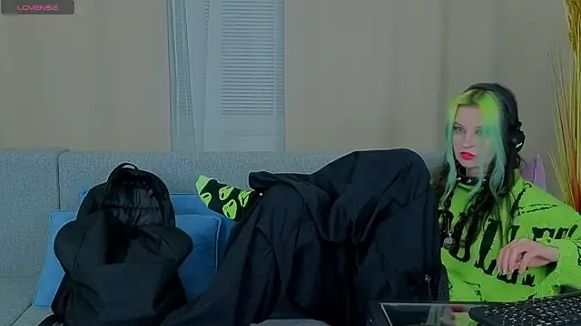 ToxicKittyy live sex cam