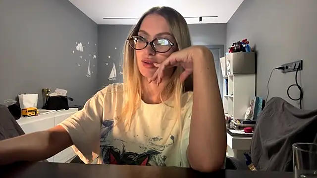 SoftnessMila live sex cam