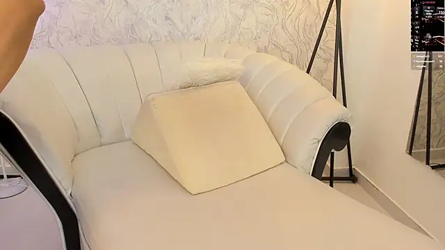 aura_sanders1's cam snapshot