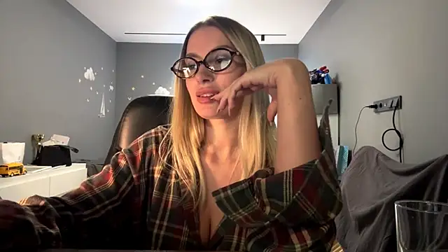 SoftnessMila's cam snapshot