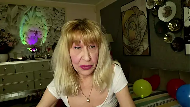 HornyMilf_555 live sex cam