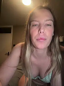 Chloemillerrxx live sex cam