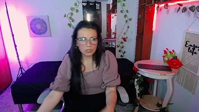 QueenRose94's cam snapshot