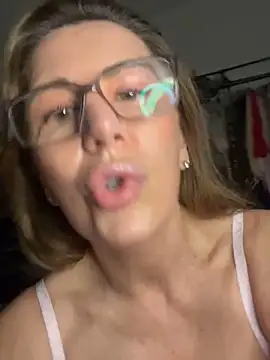 NaughtyMilla's cam snapshot