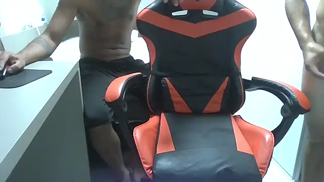 JUNINHOLEKEJR live sex cam