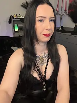 Trixie-Tainted live sex cam