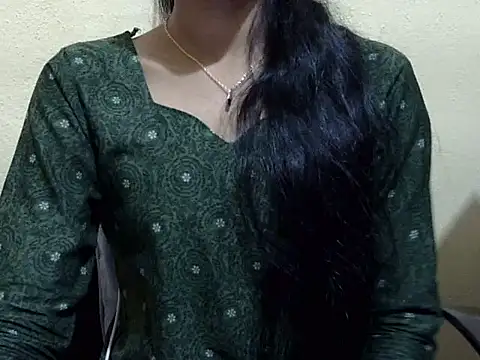 Khushi_v's cam snapshot