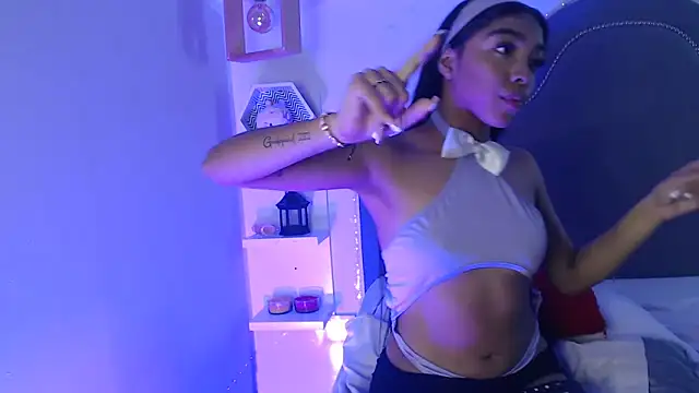 pocahontamoon's cam snapshot