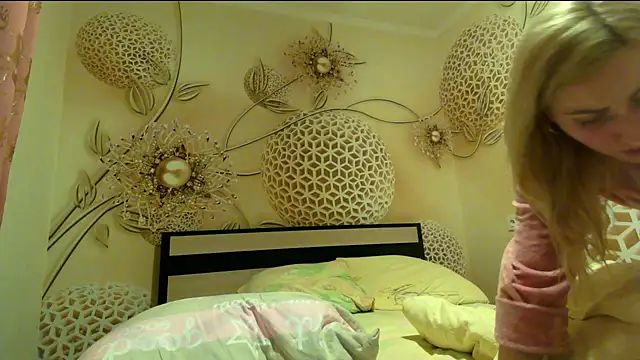 Yourrealgirl's cam snapshot