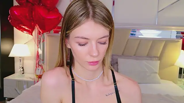 MeganMour live sex cam