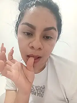 luna_pinky live sex cam