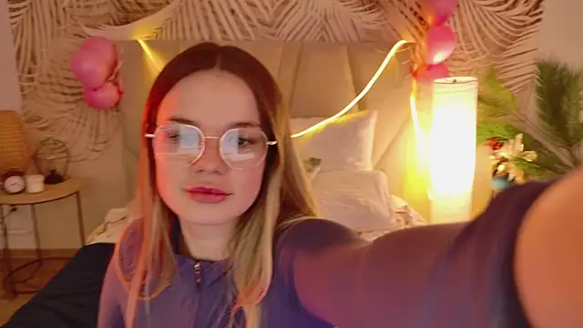 KellyHayden's cam snapshot