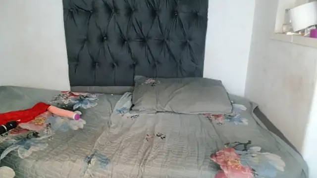 Ciara-Mia live sex cam