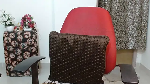 Lusty_Tara's cam snapshot