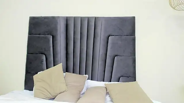 Mia_smith_x1's cam snapshot