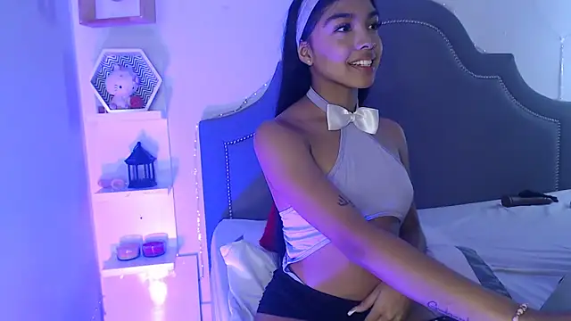 pocahontamoon's cam snapshot