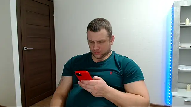 B-L-O-N-D's cam snapshot