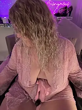 CurvyAnonymousGirl89's cam snapshot