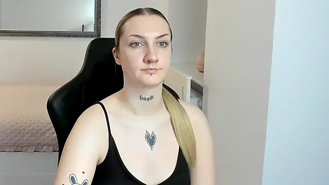 AlexaTease's cam snapshot