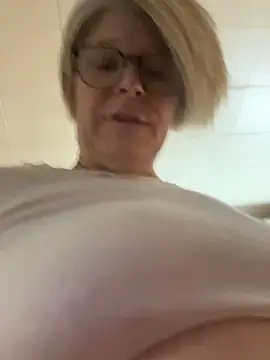 ShawtyThickGilf live sex cam