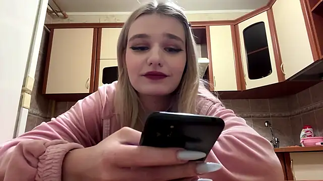 MiaBerlateen live sex cam