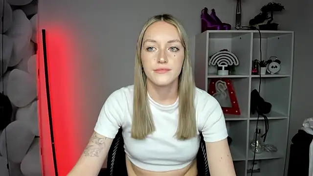 EvelynBlond's cam snapshot