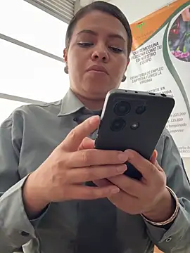 Ariana-07 live sex cam