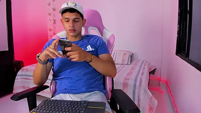 Adrian_Prime_ live sex cam