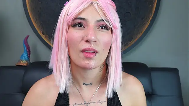 miss_sharlotte18's cam snapshot