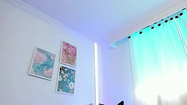 canelleGarces's cam snapshot