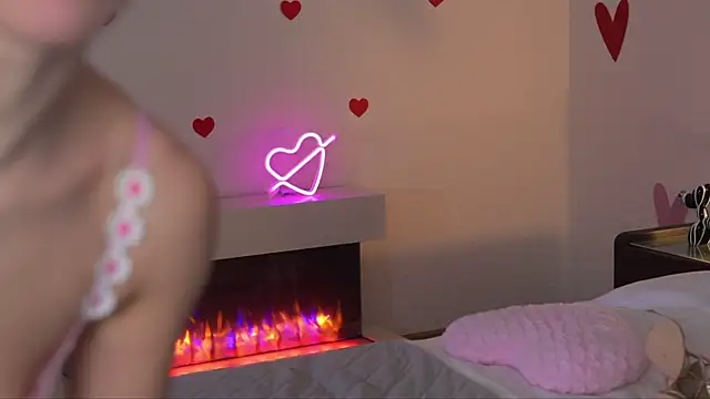 ella_twinkl's cam snapshot