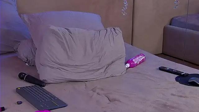 RoxyDoll_'s cam snapshot