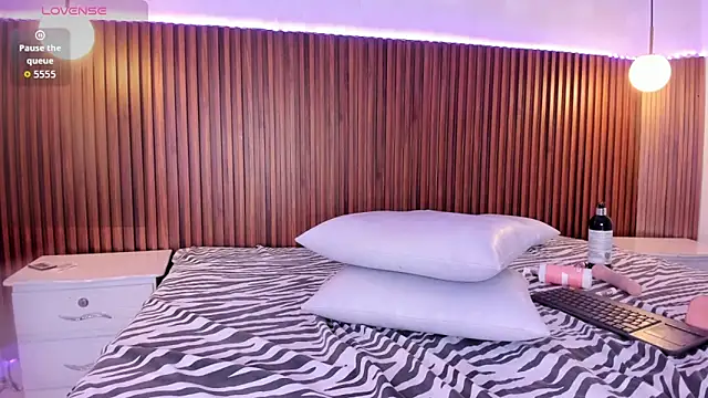 Foxy_Kylie's cam snapshot