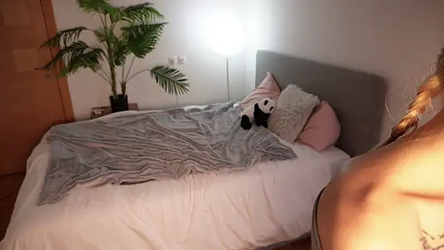 NaomiRosy's cam snapshot