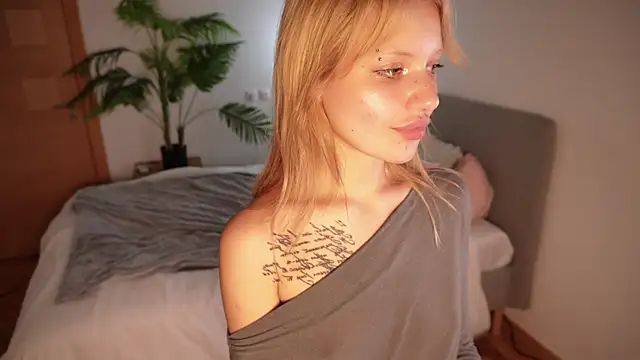 NaomiRosy's cam snapshot