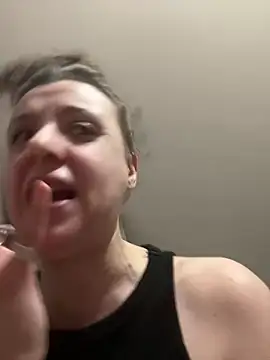 bunnythetailor's cam snapshot