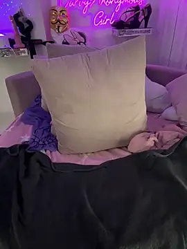 CurvyAnonymousGirl89's cam snapshot