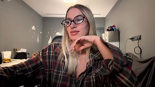 SoftnessMila's cam snapshot