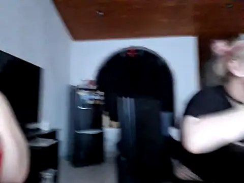 HoneyblakeandEmmagrey's cam snapshot