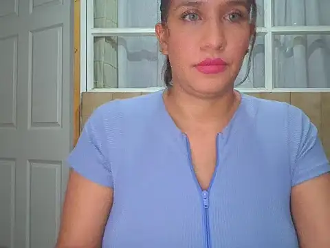 tania-latin's cam snapshot