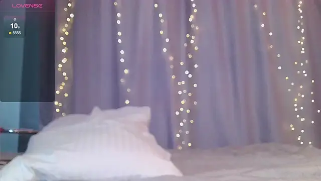 Laura_pinky's cam snapshot