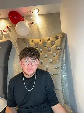 Noah_Wiliams live sex cam