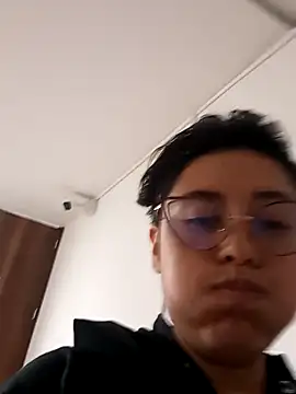 Juliexxxxtasy's cam snapshot