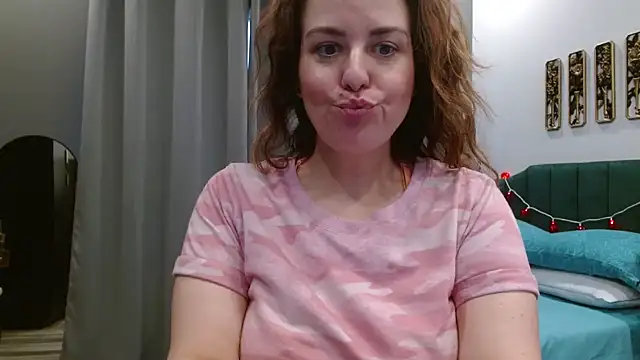 HazelSkyesChat's cam snapshot