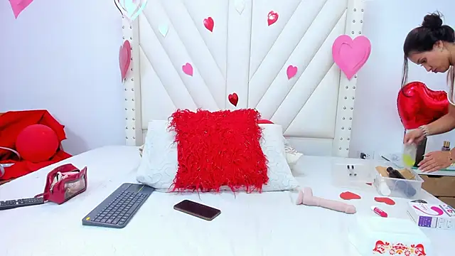 Emilysweet2's cam snapshot