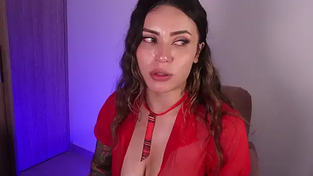 lara_bombshell_'s cam snapshot