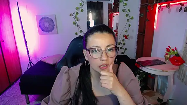 QueenRose94's cam snapshot